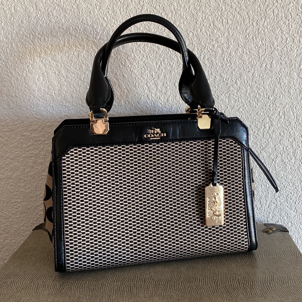 COACH handbag W/O shoulder strap 🙁